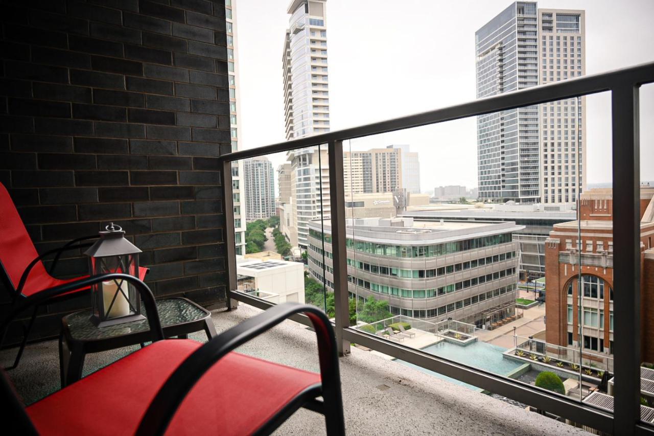 Downtown Dallas Apt With View Walking Distance To Aac With Free Parking Pool Wifi Екстериор снимка